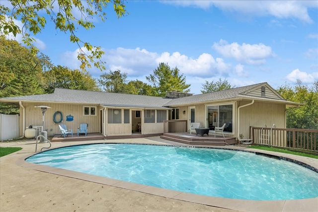 25146 N West Tower Drive, Tower Lakes, IL 60010