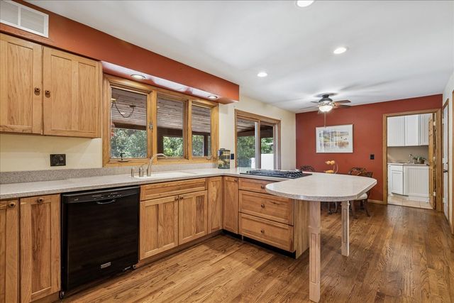 25146 N West Tower Drive, Tower Lakes, IL 60010