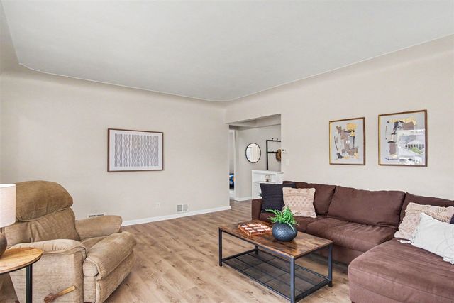 1512 Emerson Avenue, Grand Rapids, MI 49504