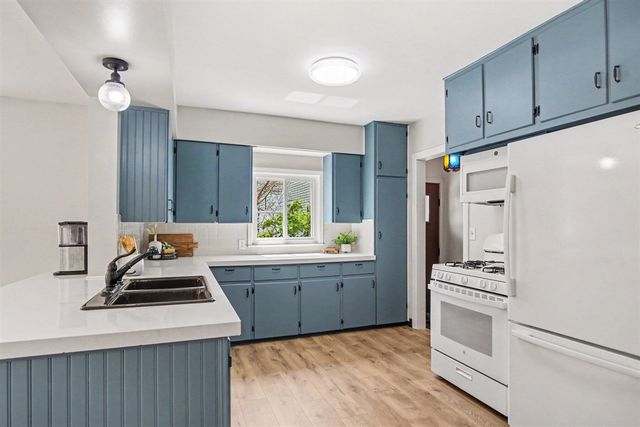 1512 Emerson Avenue, Grand Rapids, MI 49504