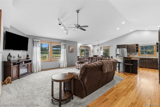 2566 N 5 Mile Road, Midland, MI 48642