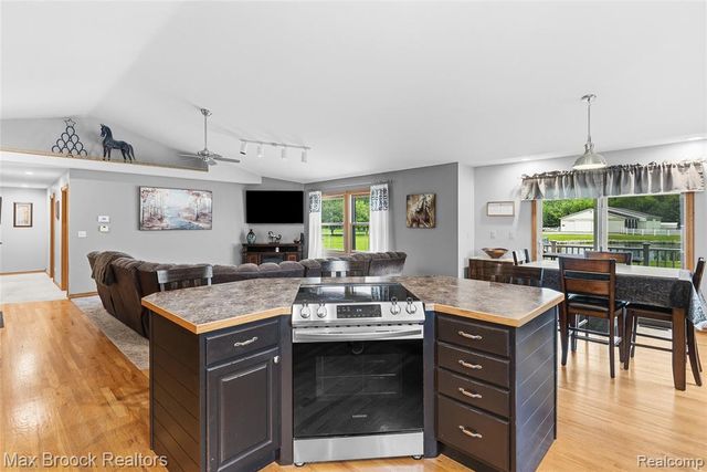 2566 N 5 Mile Road, Midland, MI 48642