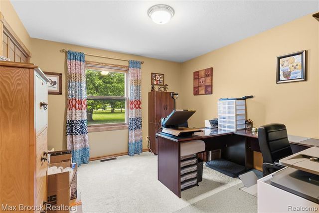 2566 N 5 Mile Road, Midland, MI 48642