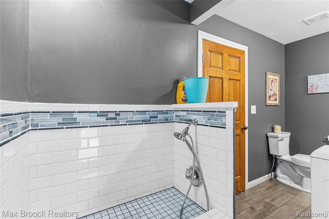 2566 N 5 Mile Road, Midland, MI 48642