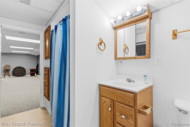 2566 N 5 Mile Road, Midland, MI 48642