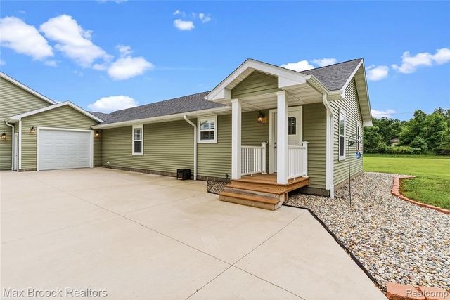 2566 N 5 Mile Road, Midland, MI 48642