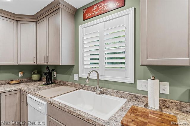 2566 N 5 Mile Road, Midland, MI 48642