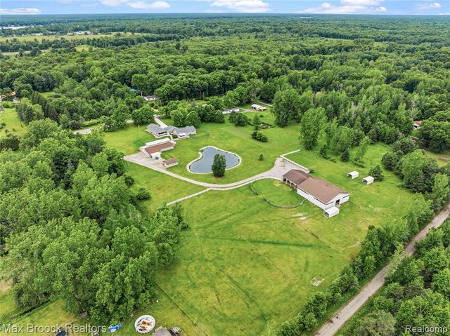 2566 N 5 Mile Road, Midland, MI 48642
