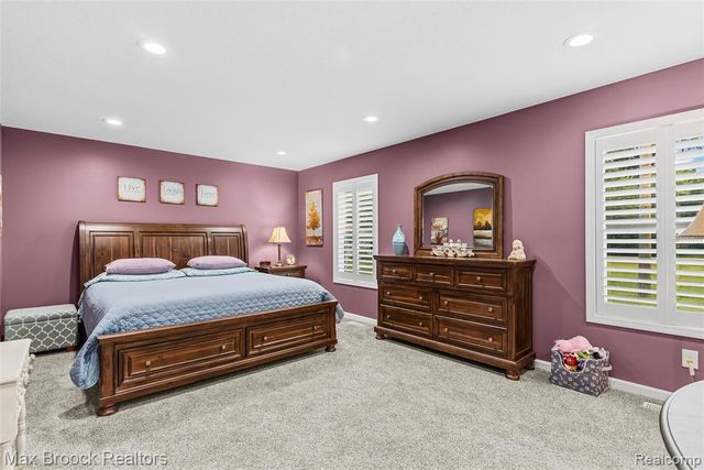 2566 N 5 Mile Road, Midland, MI 48642