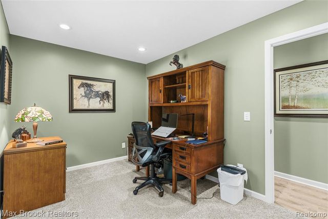 2566 N 5 Mile Road, Midland, MI 48642