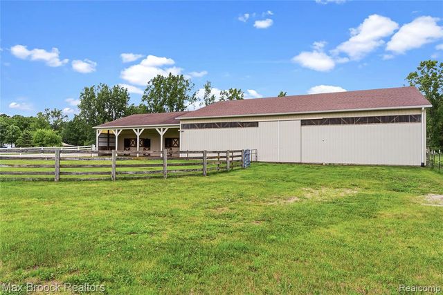 2566 N 5 Mile Road, Midland, MI 48642