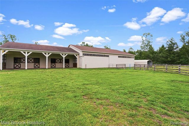 2566 N 5 Mile Road, Midland, MI 48642