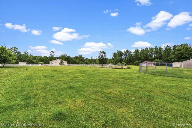 2566 N 5 Mile Road, Midland, MI 48642