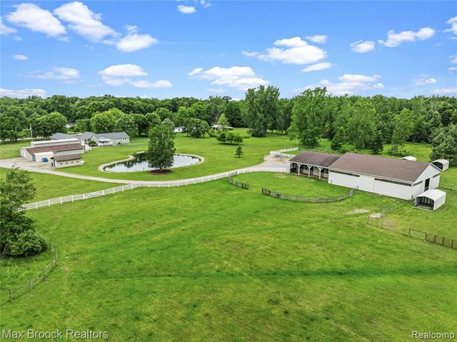 2566 N 5 Mile Road, Midland, MI 48642