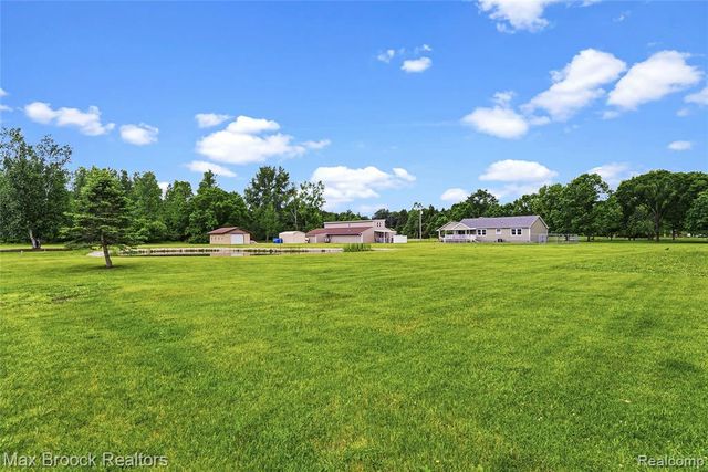 2566 N 5 Mile Road, Midland, MI 48642