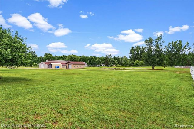 2566 N 5 Mile Road, Midland, MI 48642