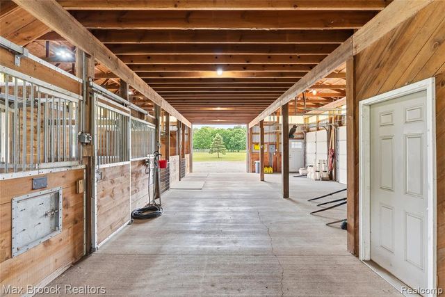 2566 N 5 Mile Road, Midland, MI 48642