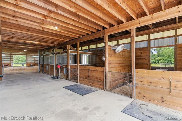 2566 N 5 Mile Road, Midland, MI 48642