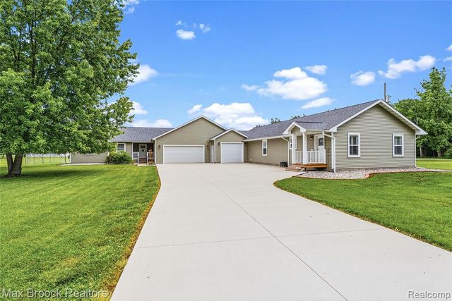 2566 N 5 Mile Road, Midland, MI 48642