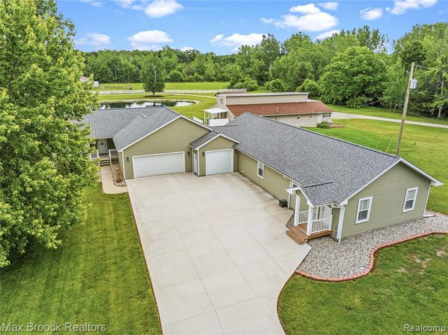 2566 N 5 Mile Road, Midland, MI 48642