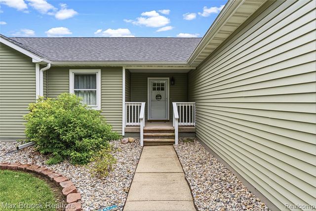 2566 N 5 Mile Road, Midland, MI 48642