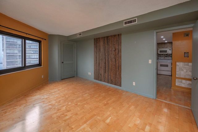 1633 N Prospect AVENUE #18F, Milwaukee, WI 53202