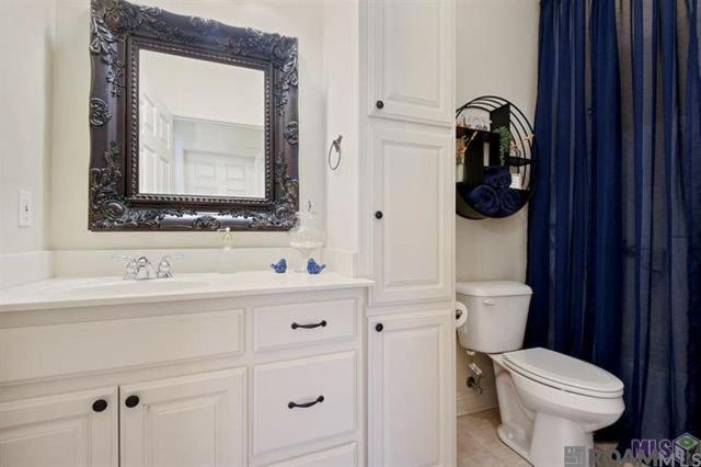 5432 Courtyard Dr, Gonzales, LA 70737