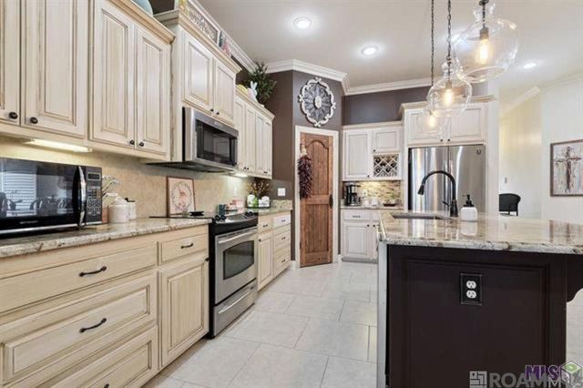 5432 Courtyard Dr, Gonzales, LA 70737