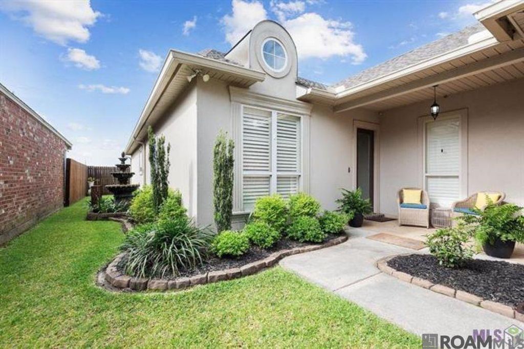 5432 Courtyard Dr, Gonzales, LA 70737