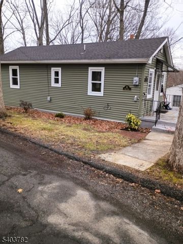 20 Fiske Trl, Hopatcong Boro, NJ 07843