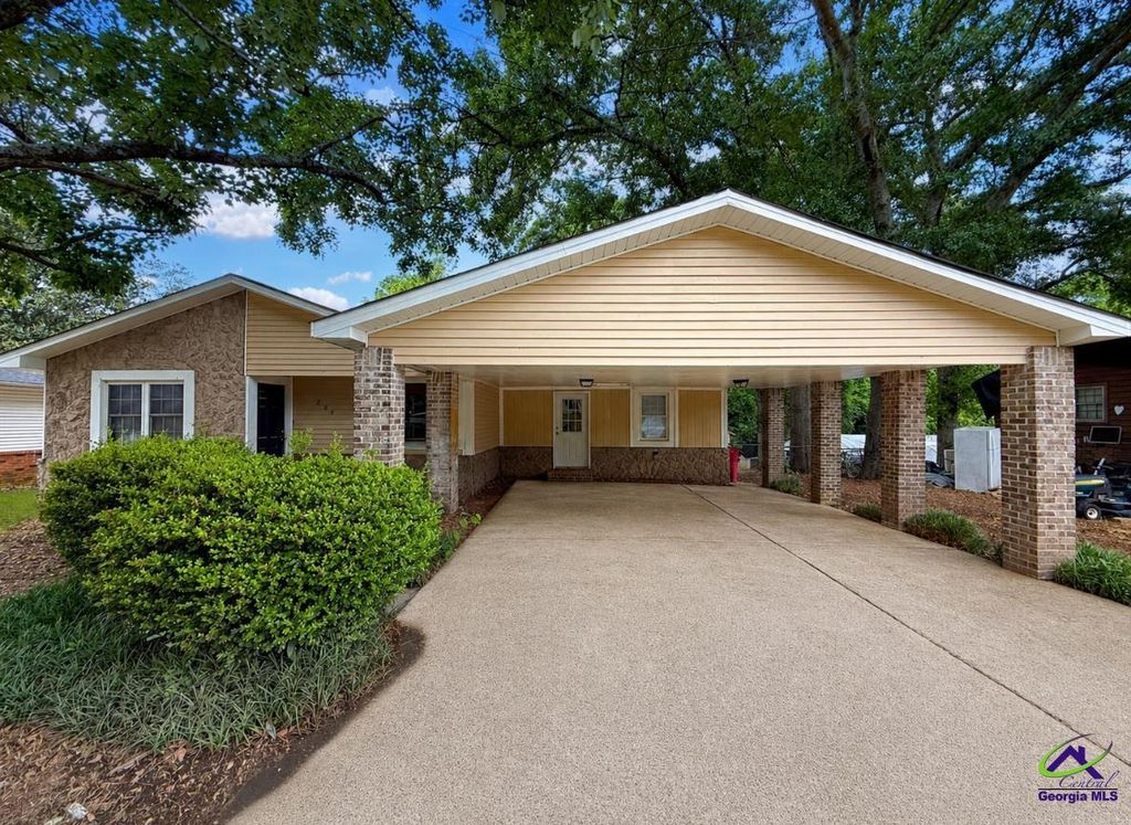 209 Scarborough Road, Centerville, GA 31028