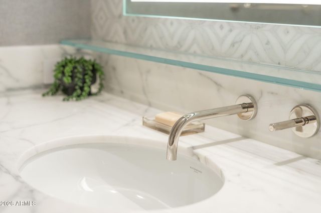 6587 N PALMERAIE Boulevard 2015, Paradise Valley, AZ 85253