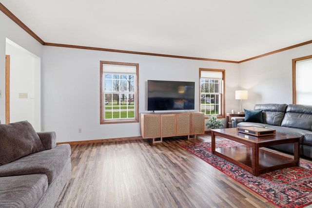 904 Lake Shore DRIVE, Beaver Dam, WI 53916
