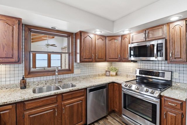 904 Lake Shore DRIVE, Beaver Dam, WI 53916
