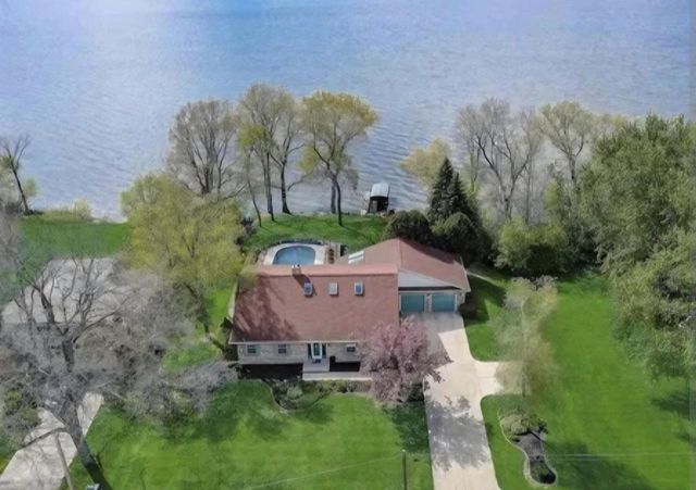 904 Lake Shore DRIVE, Beaver Dam, WI 53916