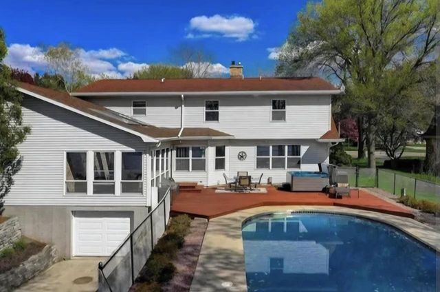 904 Lake Shore DRIVE, Beaver Dam, WI 53916