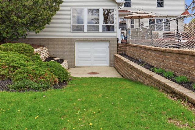 904 Lake Shore DRIVE, Beaver Dam, WI 53916