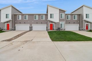 9574 Crowning Drive, West Des Moines, IA 50266
