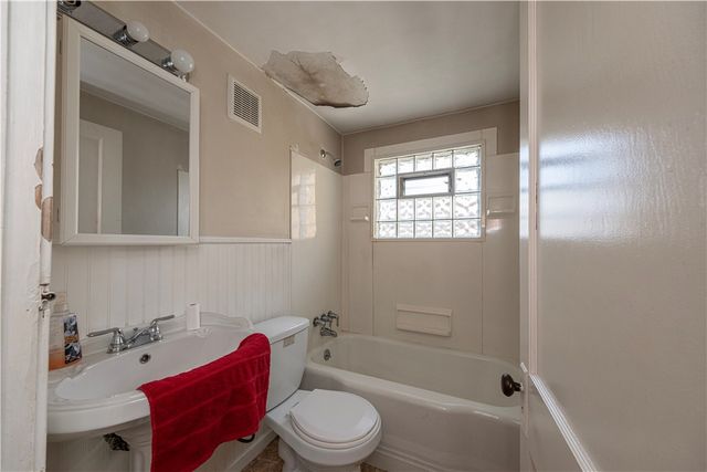 2402 W Main St, Aliquippa, PA 15001