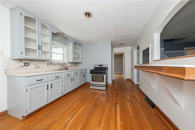 2402 W Main St, Aliquippa, PA 15001