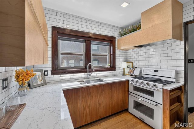 6125 W Park Avenue, St Louis, MO 63139