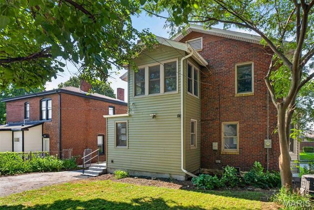 6125 W Park Avenue, St Louis, MO 63139