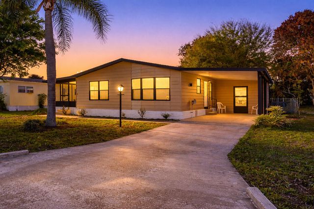 2828 SW Toronado Trail, Stuart, FL 34997