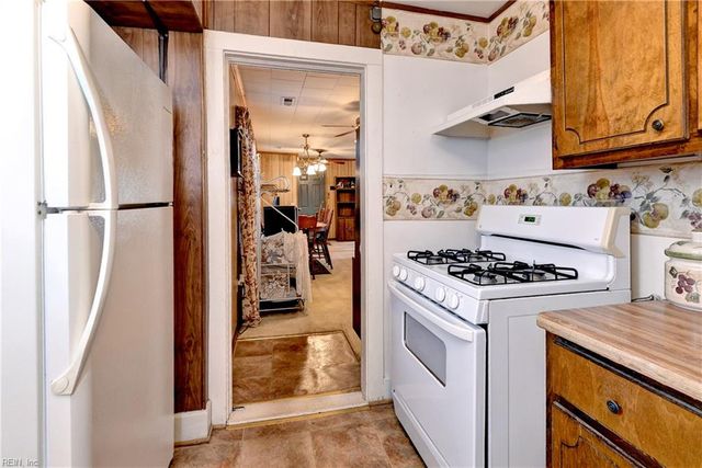 806 Pocahontas PL, Hampton, VA 23661