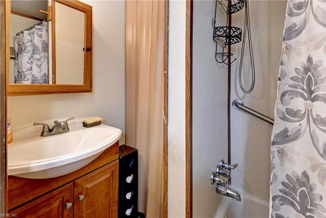 806 Pocahontas PL, Hampton, VA 23661