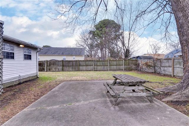 806 Pocahontas PL, Hampton, VA 23661