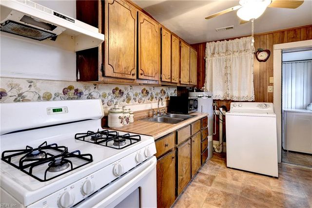 806 Pocahontas PL, Hampton, VA 23661