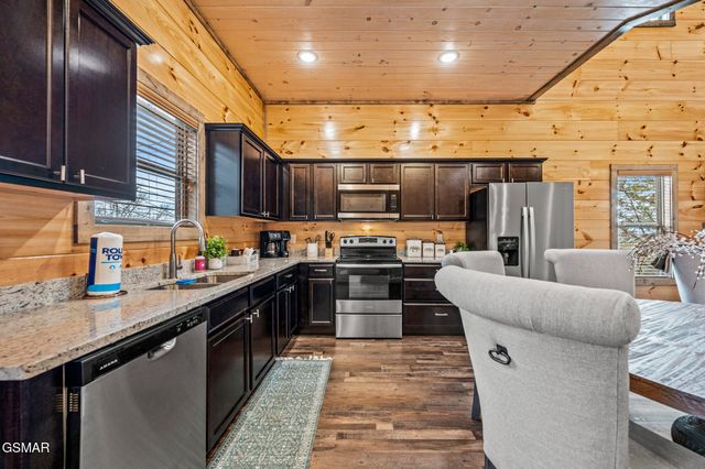 2125 Eagle Feather Drive, Sevierville, TN 37876