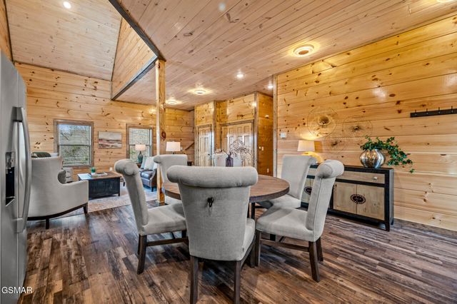 2125 Eagle Feather Drive, Sevierville, TN 37876