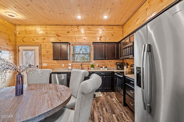 2125 Eagle Feather Drive, Sevierville, TN 37876